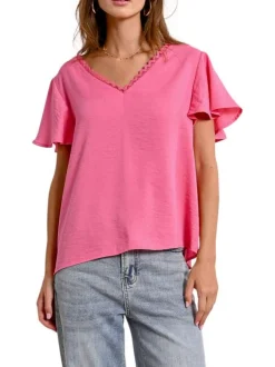 Top rose manches courtes uni avec une coupe droite et un col v