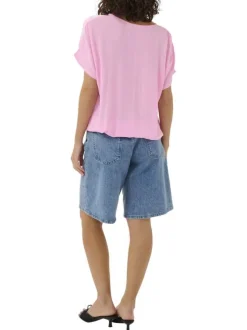 Top rose uni pourvu d'une coupe ample et de manches courtes