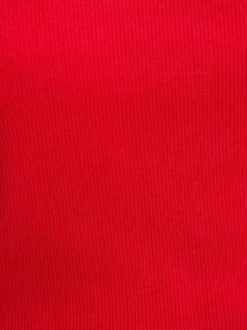 Top rouge uni pourvu d'une coupe ajustée et d'un décolleté en V