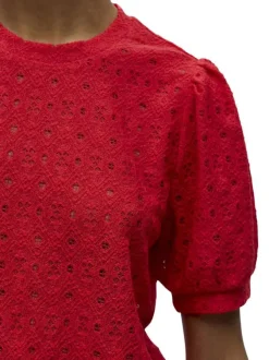 Top rouge uni pourvu d'une coupe droite et de manches courtes