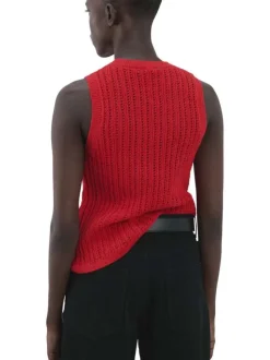 Top rouge uni sans manche pourvu d'un col rond et d'une coupe droite