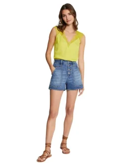 Top sans manches jaune en dentelle avec une coupe droite et un col v