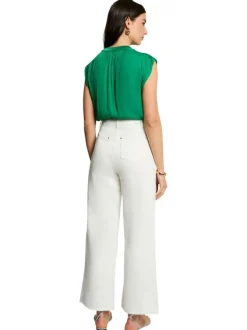 Top vert uni chic pourvu d'une coupe droite et d'un col en V