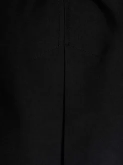 Trench coat noir uni avec une coupe droite et un col à capuche