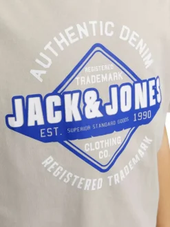 T-shirt manches courtes en coton beige avec col rond et logo bleu et blanc