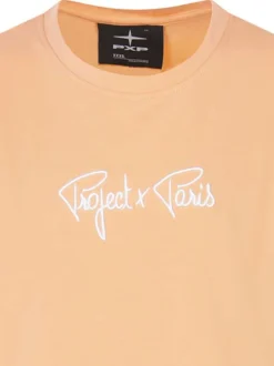 T-shirt pêche uni avec une coupe droite à col rond et des manches courtes