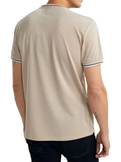 T-shirt beige uni pourvu de manches courtes et d'un col rond