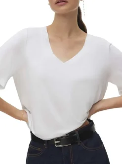 T-shirt blanc uni avec une coupe ajustée et des manches courtes