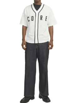 T-shirt blanc uni avec une coupe droite à col v et des manches courtes