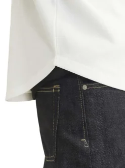 T-shirt blanc uni avec une coupe droite à col v et des manches courtes
