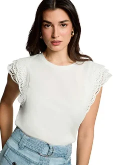 T-shirt blanc uni avec une coupe droite et des manches courtes