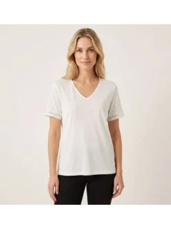 T-shirt blanc uni avec une coupe droite et des manches courtes