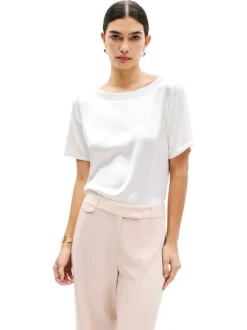 T-shirt blanc uni avec une coupe droite et des manches courtes