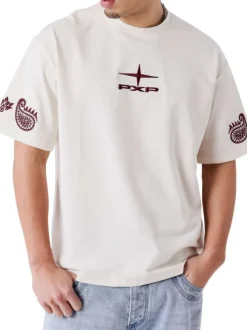 T-shirt blanc uni avec une coupe droite et des manches courtes