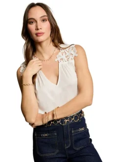 T-shirt blanc uni à coupe droite, col v avec dentelle et sans manches