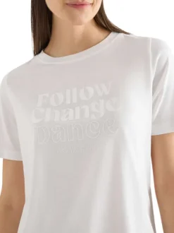 T-shirt blanc uni pourvu de manches courtes et d'un col rond