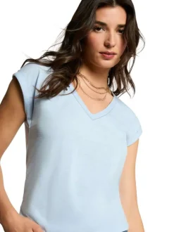 T-shirt bleu ciel uni pourvu d'une coupe droite et d'un col en V