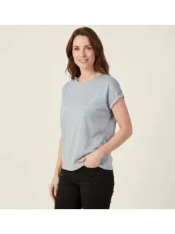 T-shirt bleu pailleté avec une coupe fluide et des ourlets cousus aux manches