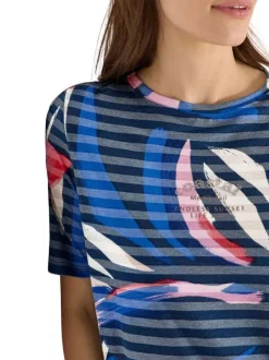 T-shirt bleu à rayures avec une coupe droite et un col rond