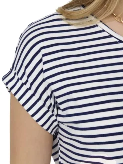 T-shirt bleu à rayures horizontales avec une coupe ample et un col rond