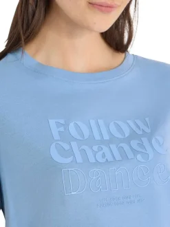 T-shirt bleu uni pourvu de manches courtes et d'un col rond