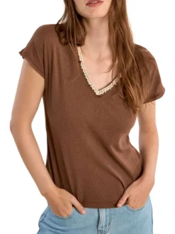 T-shirt chocolat uni pourvu d'une coupe droite et de manches courtes