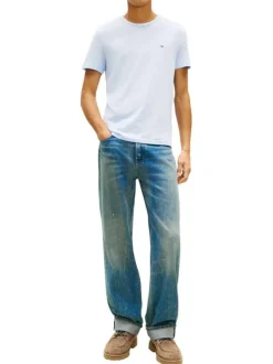 T-shirt ciel uni avec une coupe droite et des manches courtes