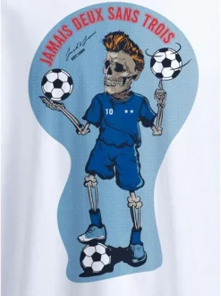 T-shirt col rond en coton blanc avec squelette dans le thème du football et slogan floqué à l'avant