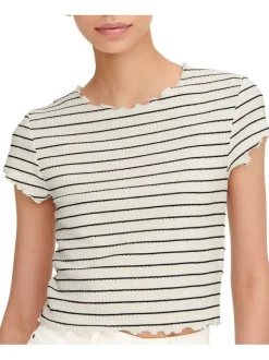 T-shirt écru avec des rayures noires une coupe cropped et un col rond