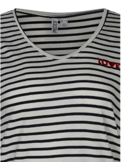 T-shirt écru pourvu de rayures marine horizontales et d'un col rond