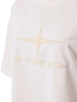 T-shirt écru pourvu d'un col rond finement côtelé et de manches courtes