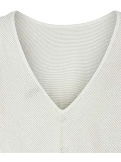 T-shirt écru rayé avec une coupe droite col v et à manches courtes