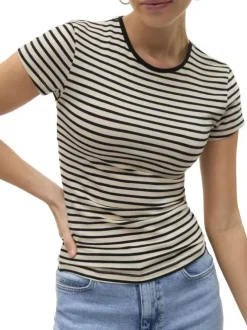 T-shirt écru à rayures avec une coupe près du corps et un col rond