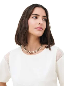 T-shirt écru uni avec une coupe droite et des manches courtes