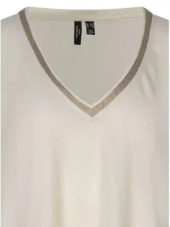 T-shirt écru uni avec une coupe droite et des manches courtes
