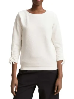 T-shirt écru uni en maille texturée avec un col rond et des manches longues