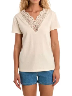 T-shirt écru uni pourvu d'un double décolleté en v avec des détails en dentelle