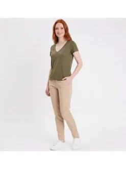 T-shirt Elvie kaki uni pourvu d'une coupe droite et de manches courtes