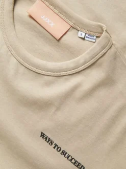 T-shirt en coton beige imprimé avec une coupe droite et un col rond