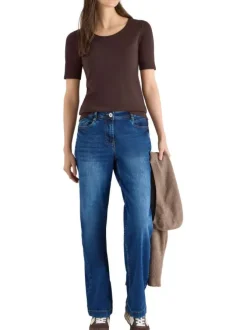T-shirt en coton biologique chocolat uni pourvu d'une coupe moulante