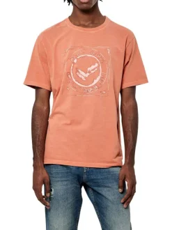 T-shirt en coton biologique corail avec un col rond et une coupe droite