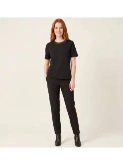 T-shirt en coton biologique noir uni avec une coupe droite et un col rond