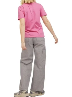 T-shirt en coton biologique rose uni avec un col rond et le nom de la marque