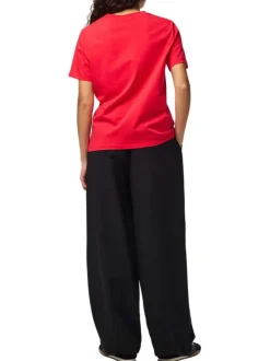 T-shirt en coton biologique rouge uni avec une coupe droite