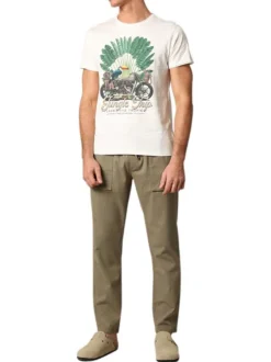 T-shirt en coton blanc imprimé avec une coupe droite et un col rond
