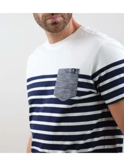 T-shirt en coton blanc rayé avec une coupe droite et un col rond