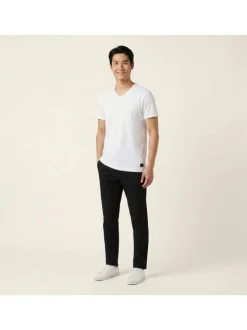 T-shirt en coton blanc uni avec une coupe droite et un col v