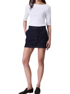 T-shirt en coton blanc uni à coupe ajustée avec un col bateau