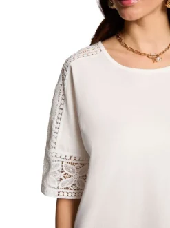 T-shirt en coton blanc uni en dentelle avec une coupe droite et col rond