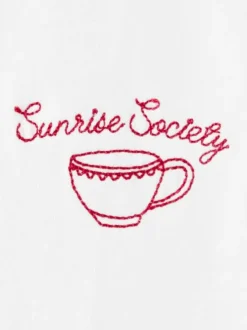 T-shirt en coton blanc uni pourvu d'une tasse à café brodée sur le coeur